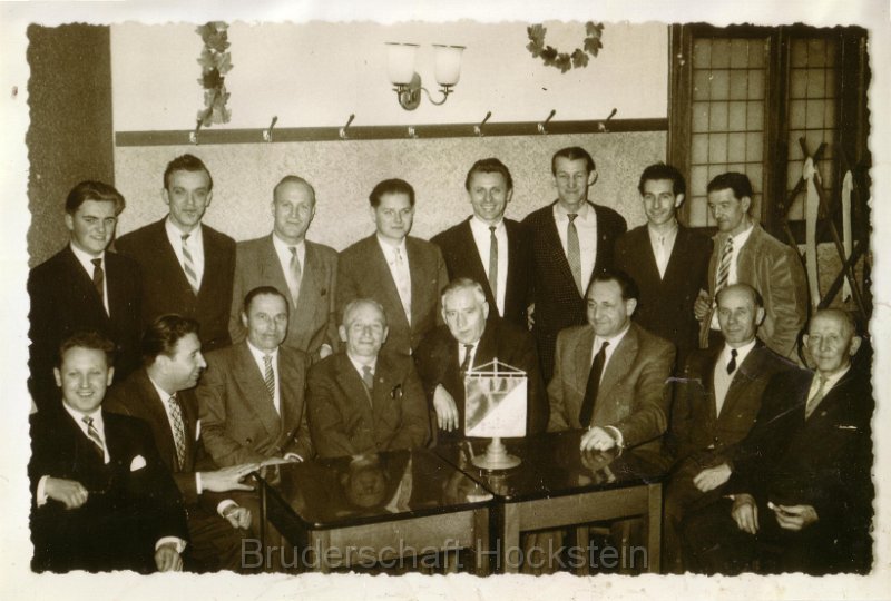 unbekannte Versammlung.jpg